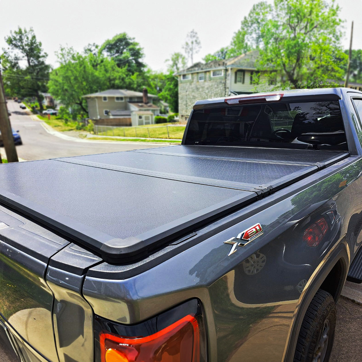 Calffree-19-Chevrolet-Silverado-GMC-Sierra-Hard-Trifold-Tonneau-Cover-5